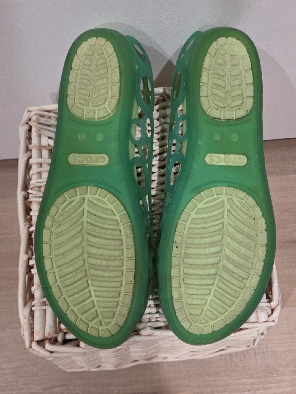 CROCS RARE Women's Green Casual Jelly Flats Size 8 - Picture 6 of 7